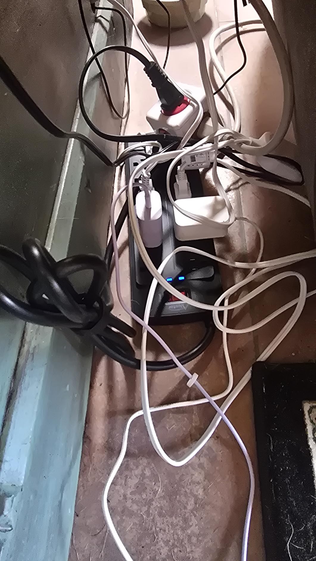 Power Strip, ALESTOR Surge Protector with 12 Outlets and 4 USB Ports, 6 Feet Extension Cord (1875W/15A), 2700 Joules, ETL Listed, Black Customer Review Power Strip, ALESTOR Surge Protector with 12 Outlets and 4 USB Ports, 6 Feet Extension Cord (1875W/15A), 2700 Joules, ETL Listed, Black - Customer Photo 1