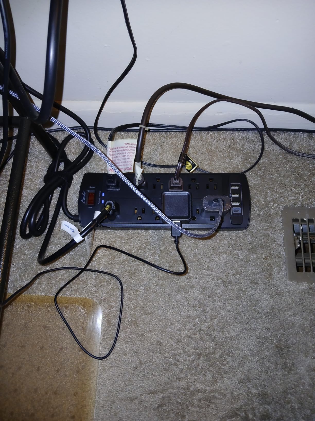 Power Strip, ALESTOR Surge Protector with 12 Outlets and 4 USB Ports, 6 Feet Extension Cord (1875W/15A), 2700 Joules, ETL Listed, Black Customer Review Power Strip, ALESTOR Surge Protector with 12 Outlets and 4 USB Ports, 6 Feet Extension Cord (1875W/15A), 2700 Joules, ETL Listed, Black - Customer Photo 3