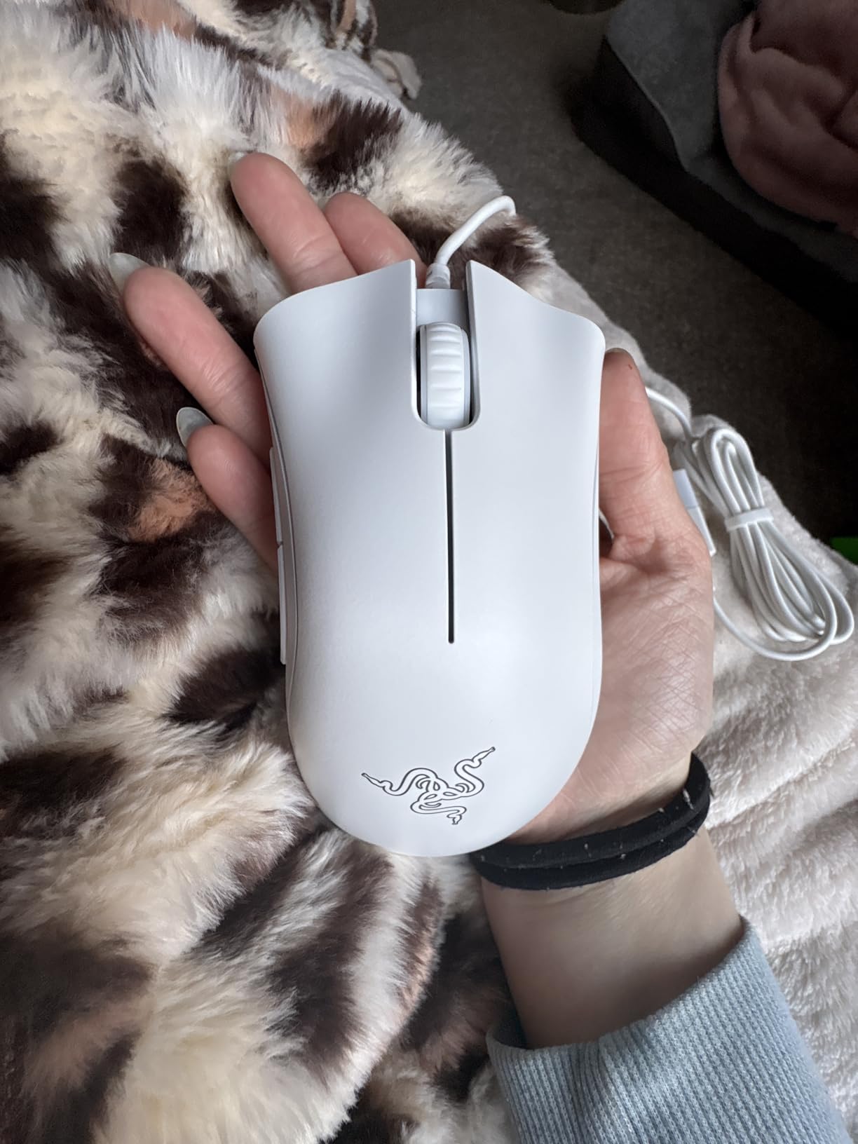 Razer DeathAdder Essential Gaming Mouse: 6400 DPI Optical Sensor - 5 Programmable Buttons - Mechanical Switches - Rubber Side Grips - Classic Black Customer Review Razer DeathAdder Essential Gaming Mouse: 6400 DPI Optical Sensor - 5 Programmable Buttons - Mechanical Switches - Rubber Side Grips - Classic Black - Customer Photo 1