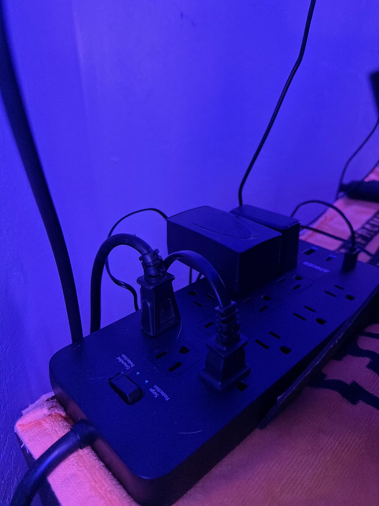 Anker Power Strip with 2100J Surge Protector, Outlet Extender, 5ft Extension Cord with Multiple Outlets, 12 AC, 2 USB A,1 USB C Port for 20W, Home Office, Dorm Room Essentials, TUV Listed Customer Review Anker Power Strip with 2100J Surge Protector, Outlet Extender, 5ft Extension Cord with Multiple Outlets, 12 AC, 2 USB A,1 USB C Port for 20W, Home Office, Dorm Room Essentials, TUV Listed - Customer Photo 2
