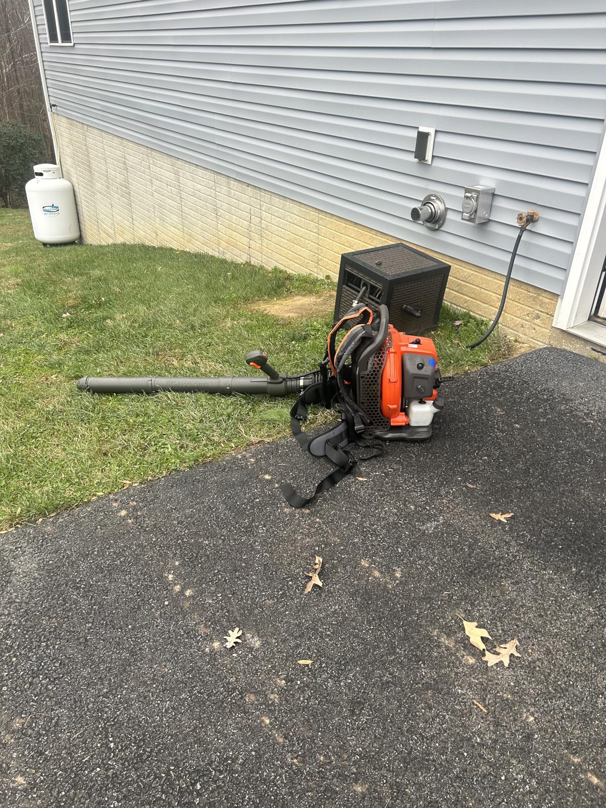 Husqvarna 150BT Gas Leaf Blower, 51-cc 2.16-HP 2-Cycle Backpack Leaf Blower, 765-CFM, 270-MPH, 22-N Powerful Clearing Performance and Ergonomic Harness System, 970466901 Customer Review Husqvarna 150BT Gas Leaf Blower, 51-cc 2.16-HP 2-Cycle Backpack Leaf Blower, 765-CFM, 270-MPH, 22-N Powerful Clearing Performance and Ergonomic Harness System, 970466901 - Customer Photo 2