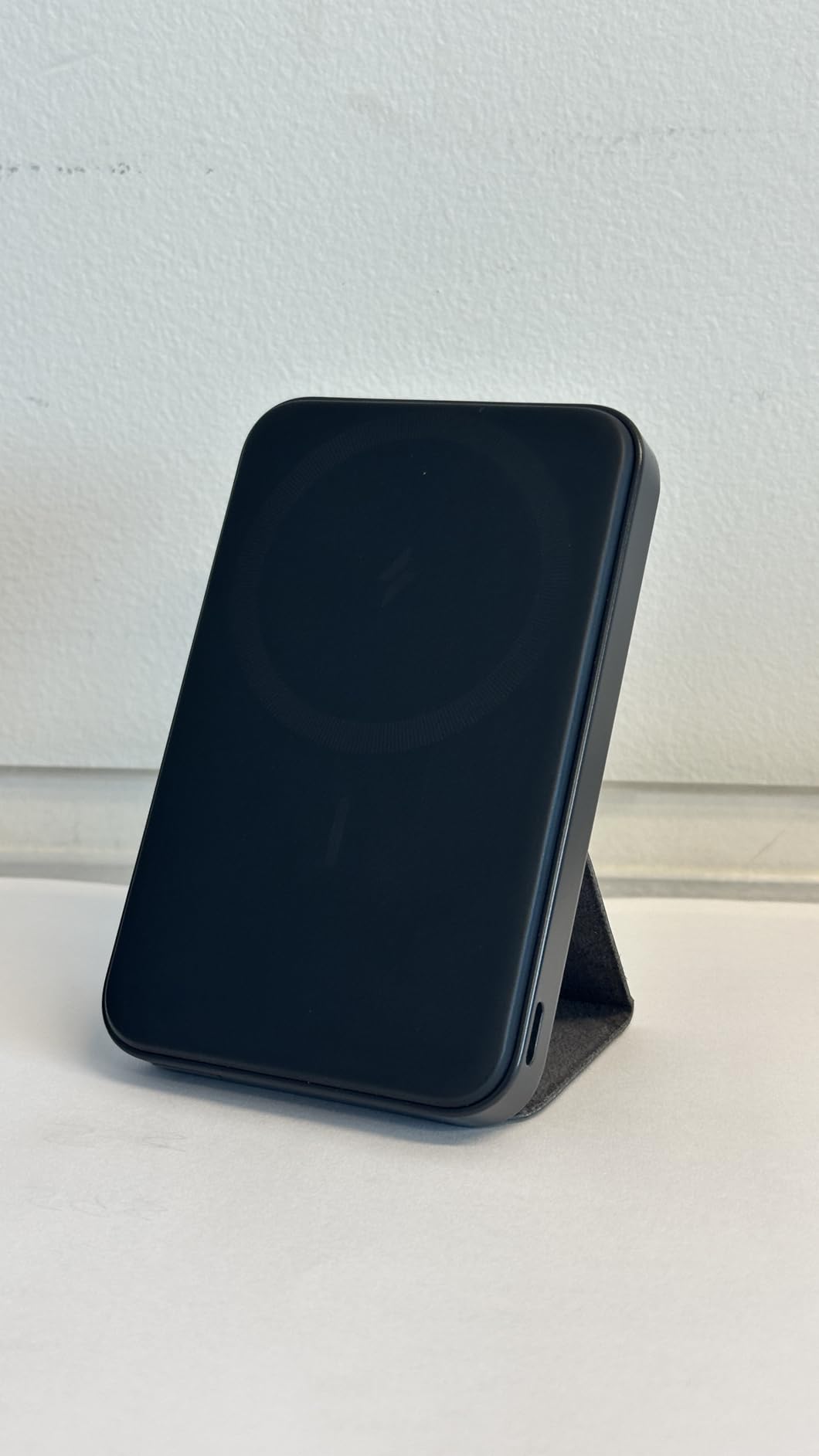 Anker 622 Magnetic Battery (MagGo), 5,000mAh Foldable Magnetic Wireless Portable Charger with Stand and USB-C Port (On The Side), Magsafe-Compatible for iPhone 16/15/14/13 Series Customer Review Anker 622 Magnetic Battery (MagGo), 5,000mAh Foldable Magnetic Wireless Portable Charger with Stand and USB-C Port (On The Side), Magsafe-Compatible for iPhone 16/15/14/13 Series - Customer Photo 1