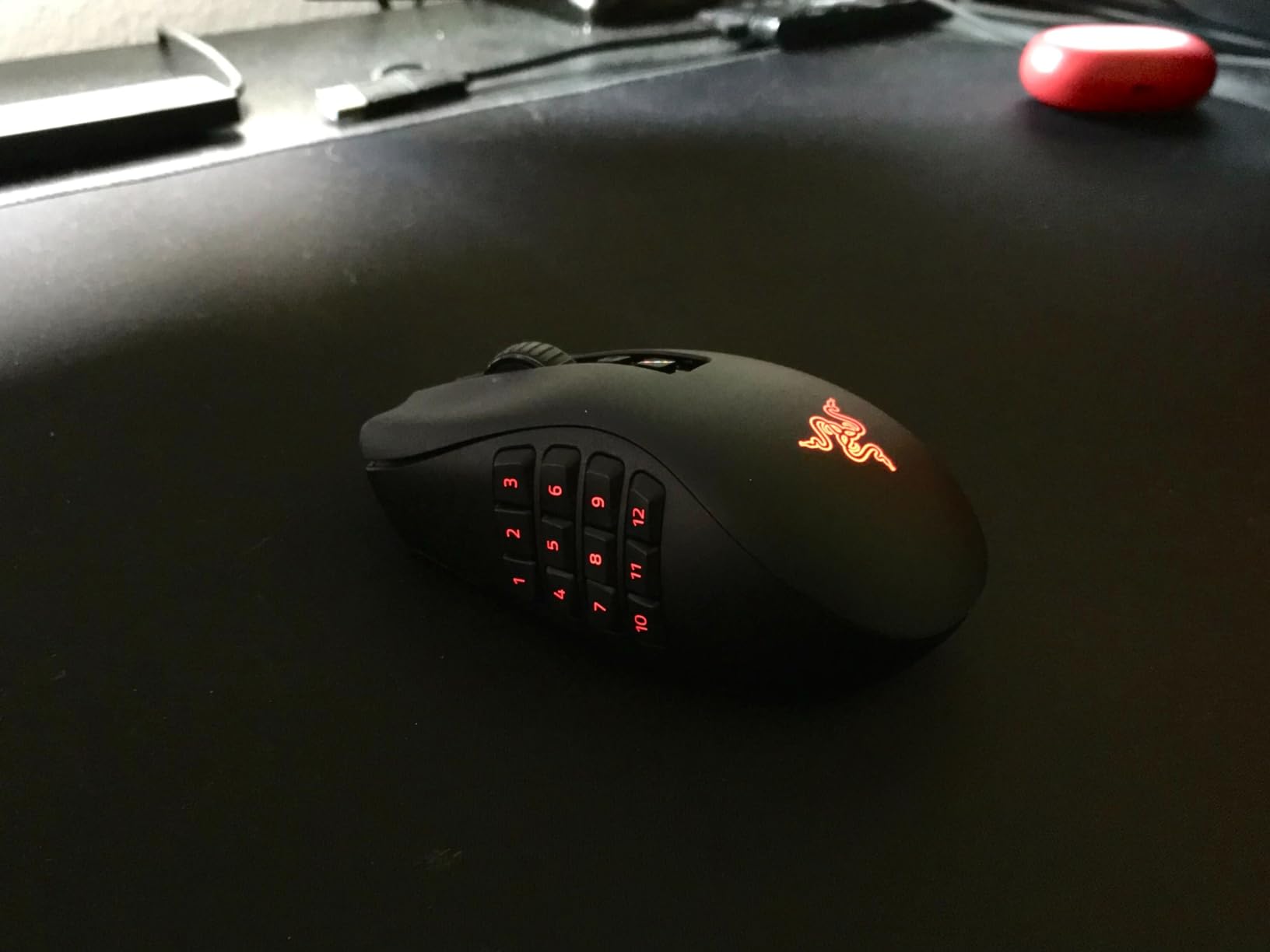 Razer Naga V2 HyperSpeed Wireless MMO Gaming Mouse: 19 Programmable Buttons - HyperScroll Technology - Focus Pro 30K Optical Sensor - Mechanical Mouse Switches Gen-2 - Up to 400 Hr Battery Life, Black Customer Review Razer Naga V2 HyperSpeed Wireless MMO Gaming Mouse: 19 Programmable Buttons - HyperScroll Technology - Focus Pro 30K Optical Sensor - Mechanical Mouse Switches Gen-2 - Up to 400 Hr Battery Life, Black - Customer Photo 1