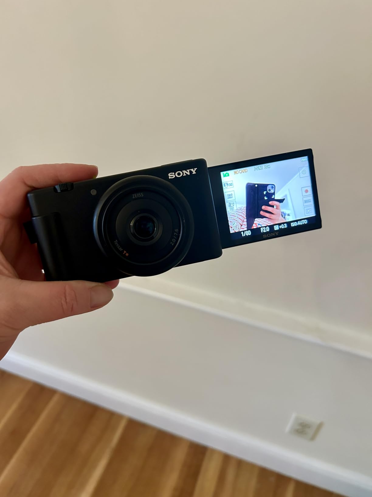 Sony ZV-1F Vlog Camera for Content Creators and Vloggers Black Customer Review Sony ZV-1F Vlog Camera for Content Creators and Vloggers Black - Customer Photo 1