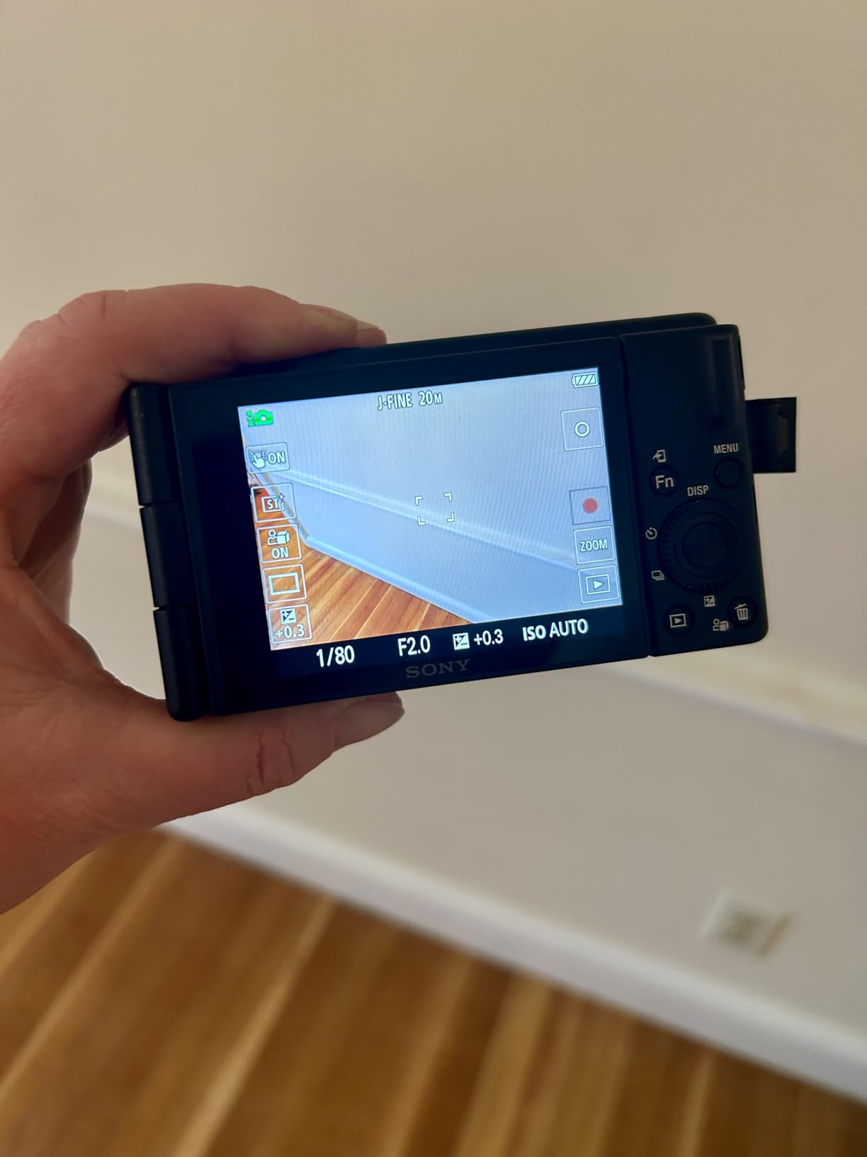 Sony ZV-1F Vlog Camera for Content Creators and Vloggers Black Customer Review Sony ZV-1F Vlog Camera for Content Creators and Vloggers Black - Customer Photo 2
