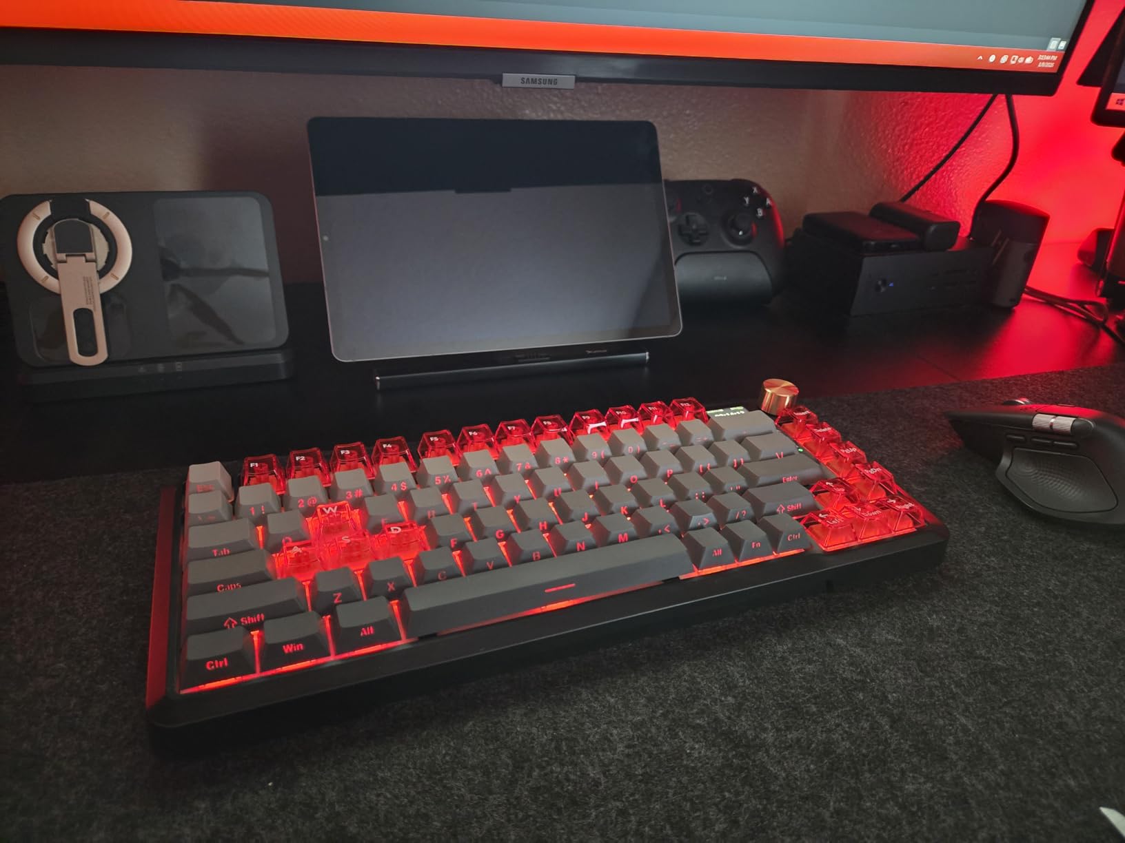 Redragon K673 PRO 75% Wireless Gasket RGB Gaming Keyboard, 3-Modes 81 Keys Compact Mechanical Keyboard Hot-Swap Socket, Dedicated Knob Control and Sound Absorbing Pads, Linear Red Switch Customer Review Redragon K673 PRO 75% Wireless Gasket RGB Gaming Keyboard, 3-Modes 81 Keys Compact Mechanical Keyboard Hot-Swap Socket, Dedicated Knob Control and Sound Absorbing Pads, Linear Red Switch - Customer Photo 3