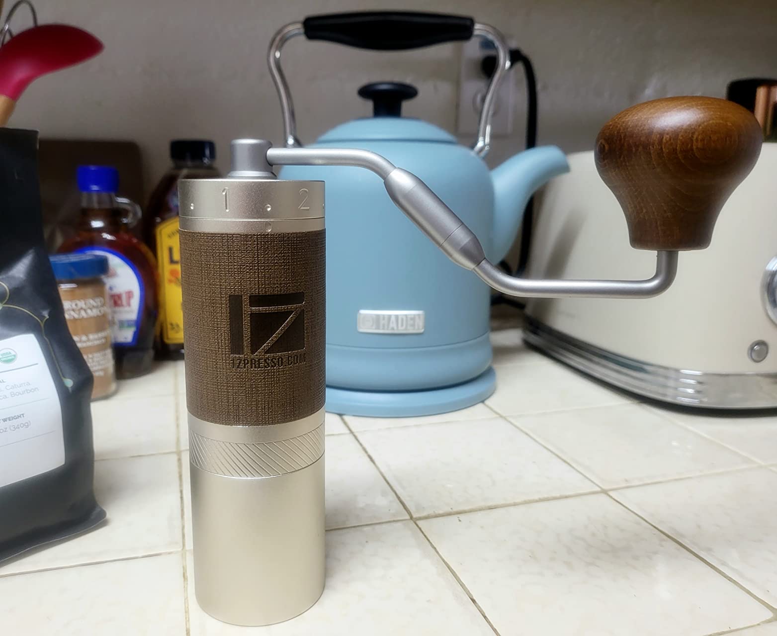 1Zpresso X-Ultra Manual Coffee Grinder-Midnight Black, Well-built Sturdy Metal Body, Assembly Stainless Steel Burr, Numerical External Setting, Magnet Catch Cup, Faster Grind Efficiency Portable Mil Customer Review 1Zpresso X-Ultra Manual Coffee Grinder-Midnight Black, Well-built Sturdy Metal Body, Assembly Stainless Steel Burr, Numerical External Setting, Magnet Catch Cup, Faster Grind Efficiency Portable Mil - Customer Photo 1