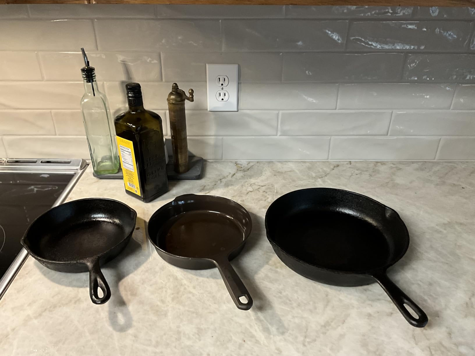 Field Company 8.38-Inch Cast Iron Skillet - Pre-Seasoned Frying Pan for Searing, Baking & Everyday Cooking, Lighter & Easy to Handle, Smooth, Made in USA (No.6, 1-2 Servings) Customer Review Field Company 8.38-Inch Cast Iron Skillet - Pre-Seasoned Frying Pan for Searing, Baking & Everyday Cooking, Lighter & Easy to Handle, Smooth, Made in USA (No.6, 1-2 Servings) - Customer Photo 4
