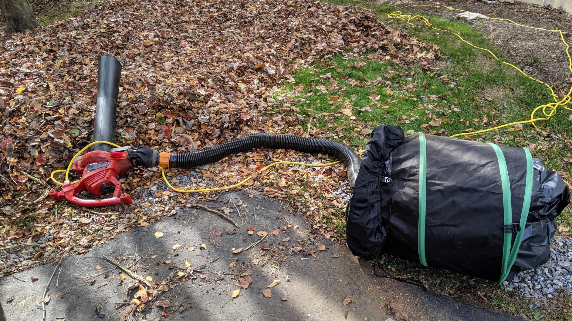 Greenworks 80V (700 CFM / 170 MPH) Brushless Cordless Leaf Blower, Commercial-Grade Power, 40-Min Rapid Charger for Wet Leaves, Heavy Debris, Gravel and Driveway Snow, Includes 2.5Ah Battery & Charger Customer Review Greenworks 80V (700 CFM / 170 MPH) Brushless Cordless Leaf Blower, Commercial-Grade Power, 40-Min Rapid Charger for Wet Leaves, Heavy Debris, Gravel and Driveway Snow, Includes 2.5Ah Battery & Charger - Customer Photo 4