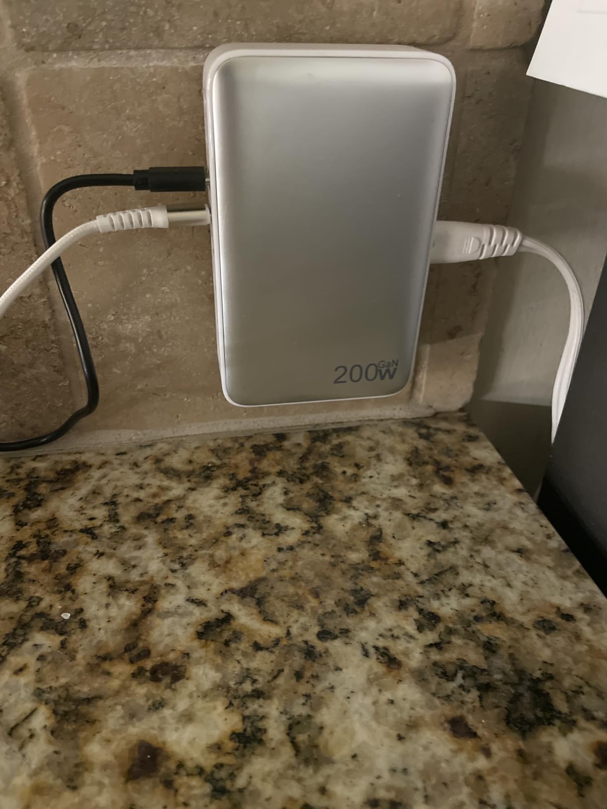 USB C Charger 200W USB C Charger Block,Upgraded GaN III 8-Port Fast Charging Station Hub,PD 65W Laptop Charging Adapter Compatible with MacBook Pro/Air,DELL,Steam Deck,iPhone 16/15/14,Galaxy S23/22 Customer Review USB C Charger 200W USB C Charger Block,Upgraded GaN III 8-Port Fast Charging Station Hub,PD 65W Laptop Charging Adapter Compatible with MacBook Pro/Air,DELL,Steam Deck,iPhone 16/15/14,Galaxy S23/22 - Customer Photo 1