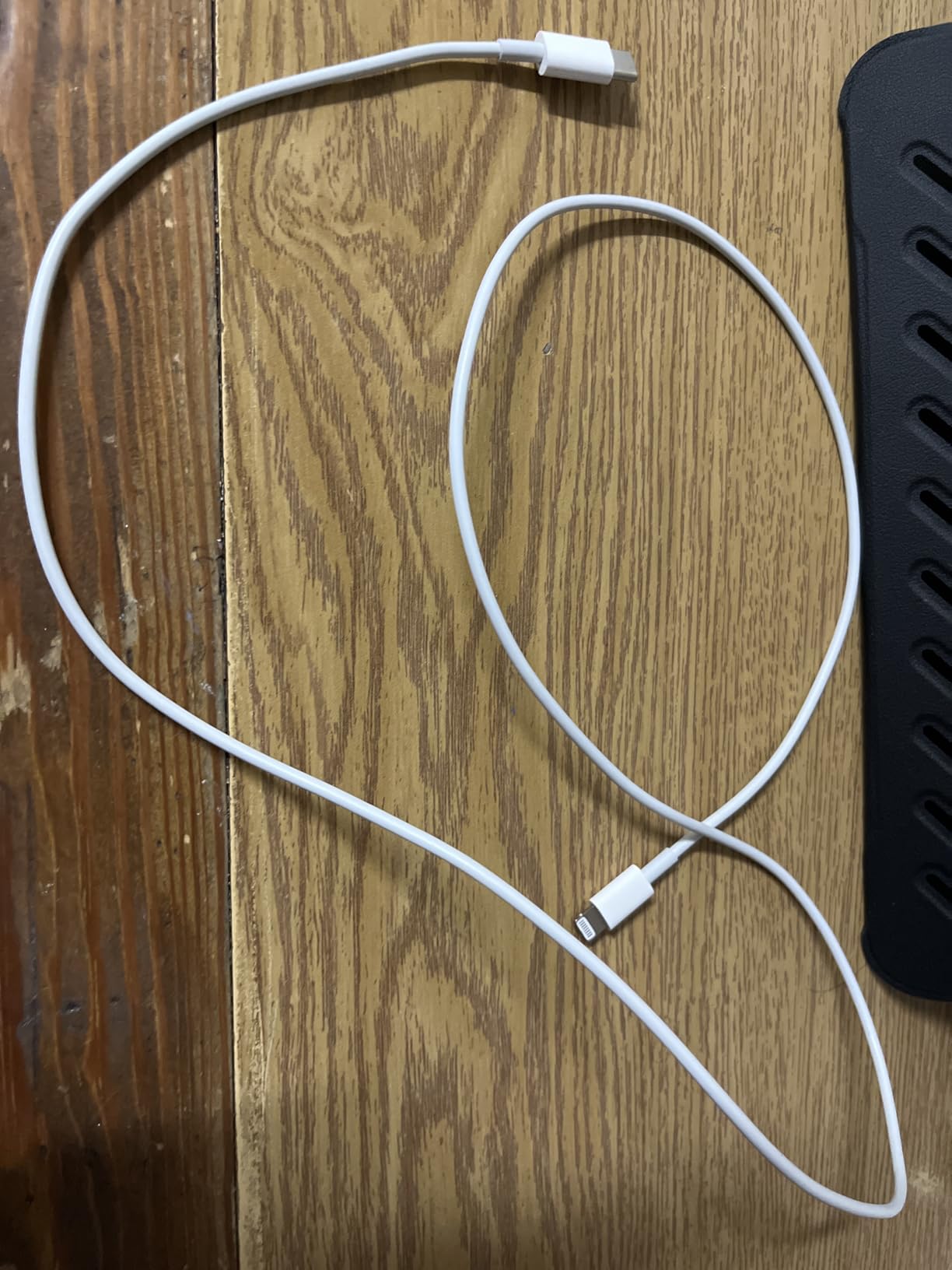 Apple USB-C to Lightning Cable (1 m): Fast and Convenient Charging, Lightning to USB-C or Thunderbolt 3 Customer Review Apple USB-C to Lightning Cable (1 m): Fast and Convenient Charging, Lightning to USB-C or Thunderbolt 3 - Customer Photo 3