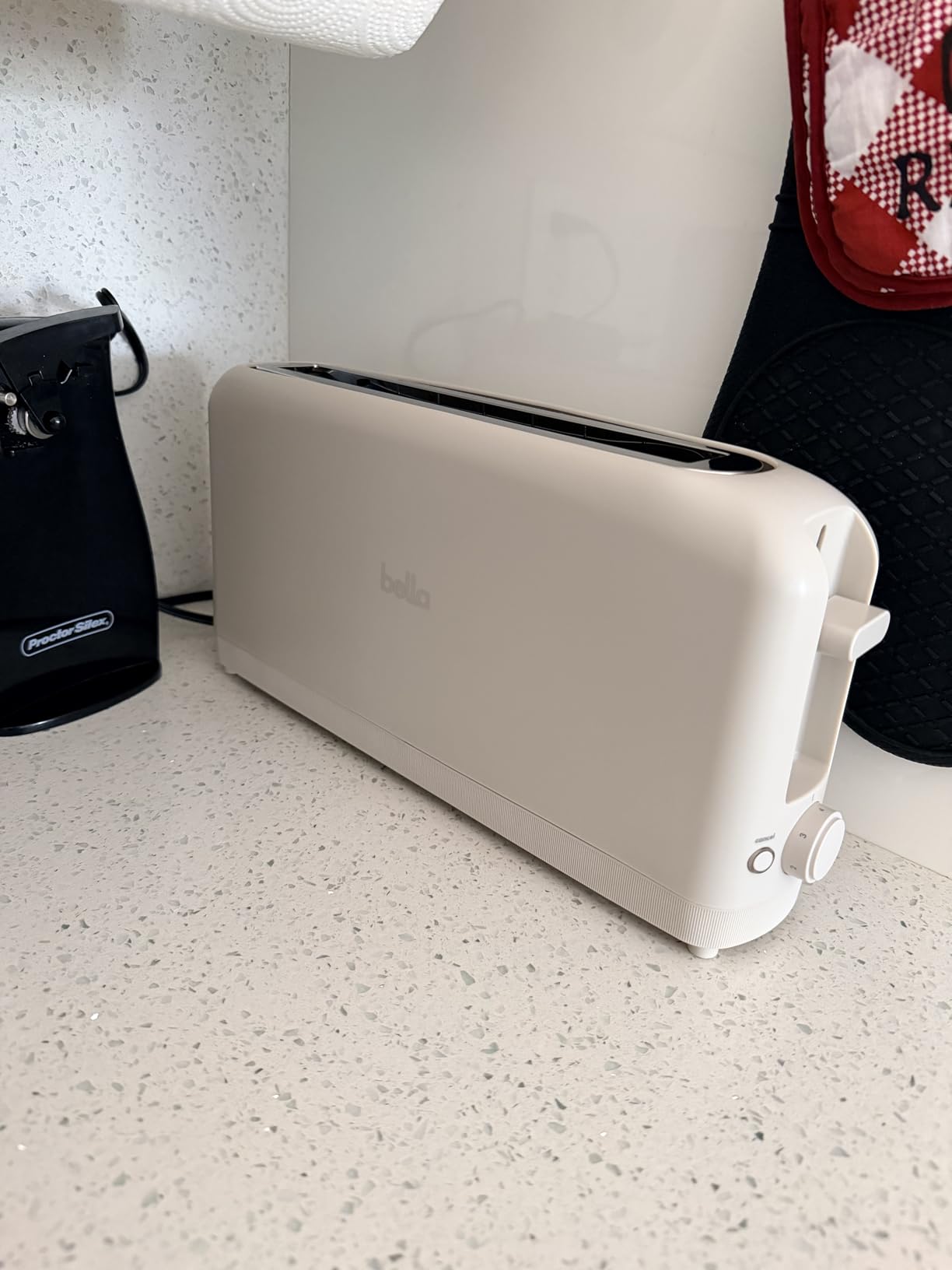 bella 2 Slice Slim Toaster, Fits-anywhere™ Kitchenware, 6 Setting Shade Control with Reheat & Cancel Buttons, Fits sourdough, 10 bella 2 Slice Slim Toaster, Fits-anywhere™ Kitchenware, 6 Setting Shade Control with Reheat & Cancel Buttons, Fits sourdough, 10