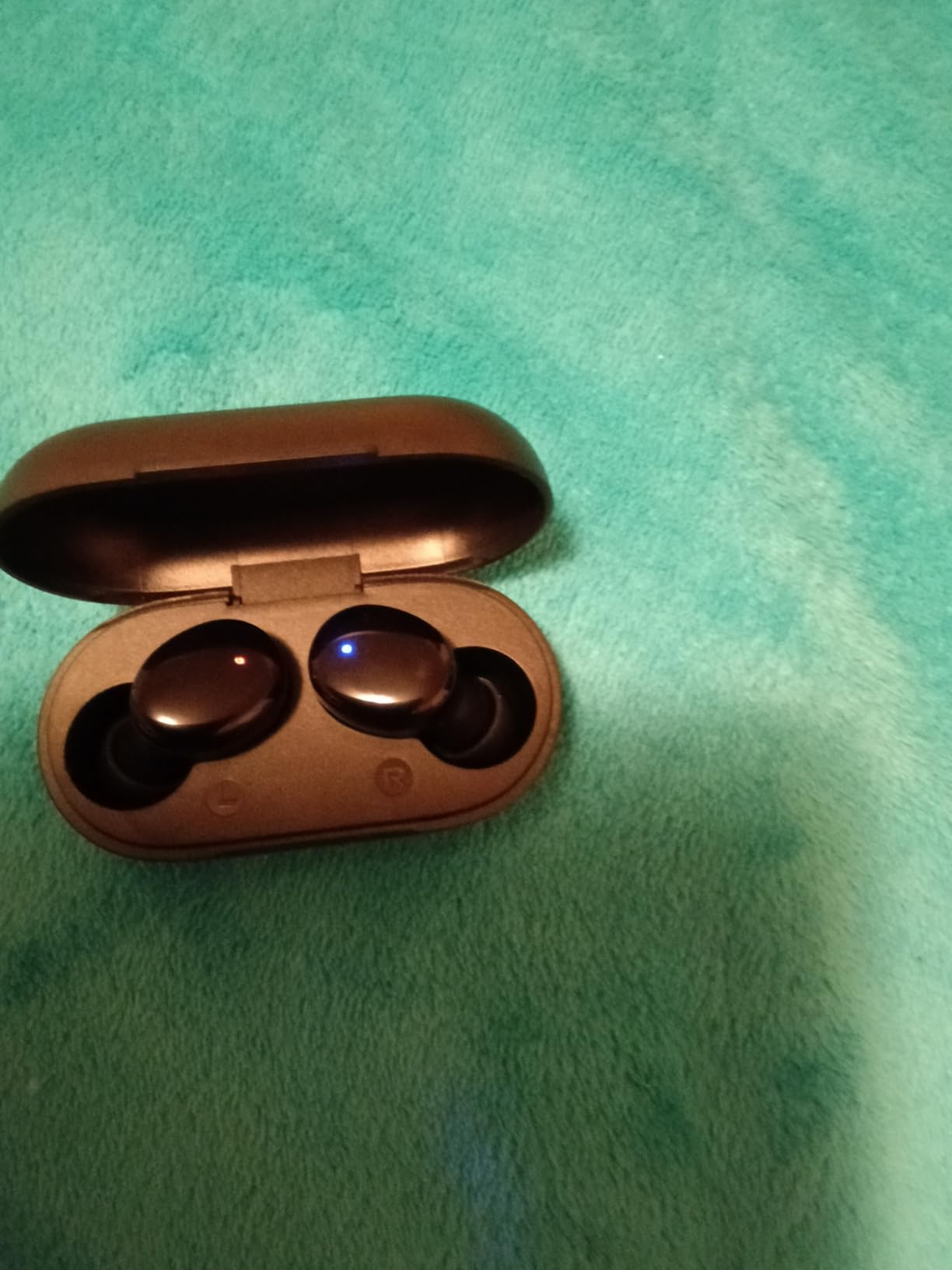 kurdene Wireless Earbuds Bluetooth 5.3 in Ear Buds Light Weight Headphones,Deep Bass Sound,Built in Mics Headset,Clear Calls Earphones for Sports Workout - Customer Photo 2
