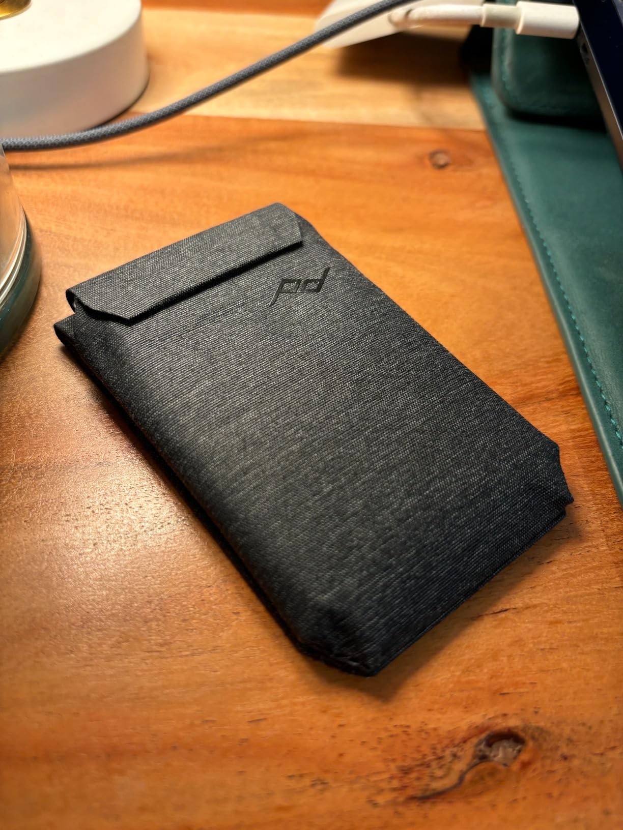 Peak Design Mobile Stand Wallet, Eclipse, Slim Profile, On-Demand Stand, Weatherproof Nylon Fabric, Connects to Mobile Cases, MagSafe Compatible, for iPhone, Samsung and Google Phones Customer Review Peak Design Mobile Stand Wallet, Eclipse, Slim Profile, On-Demand Stand, Weatherproof Nylon Fabric, Connects to Mobile Cases, MagSafe Compatible, for iPhone, Samsung and Google Phones - Customer Photo 1