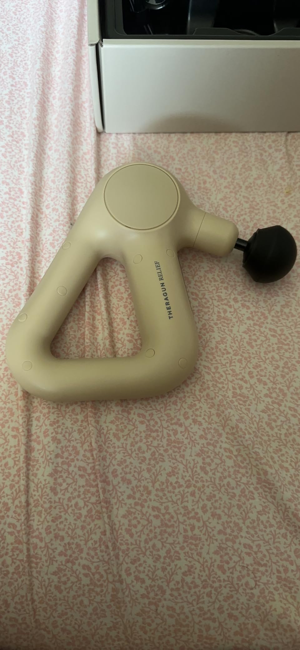 TheraGun Therabody Relief - Quiet Deep Tissue Therapy Massage Gun - Bluetooth Enabled, Electric Percussion Massage Gun & Personal Massager for Pain in The Neck, Back, Leg, Shoulder and Foot (Black) Customer Review TheraGun Therabody Relief - Quiet Deep Tissue Therapy Massage Gun - Bluetooth Enabled, Electric Percussion Massage Gun & Personal Massager for Pain in The Neck, Back, Leg, Shoulder and Foot (Black) - Customer Photo 5