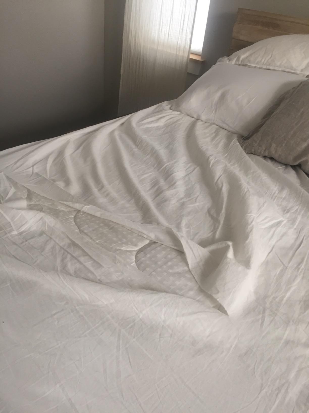 Cozy Earth Luxury Bed Sheet Set - 100% Viscose from Bamboo Fabric, Ultra-Soft & Breathable, Fits Regular & Deep Pocket Mattresses up to 20 Cozy Earth Luxury Bed Sheet Set - 100% Viscose from Bamboo Fabric, Ultra-Soft & Breathable, Fits Regular & Deep Pocket Mattresses up to 20