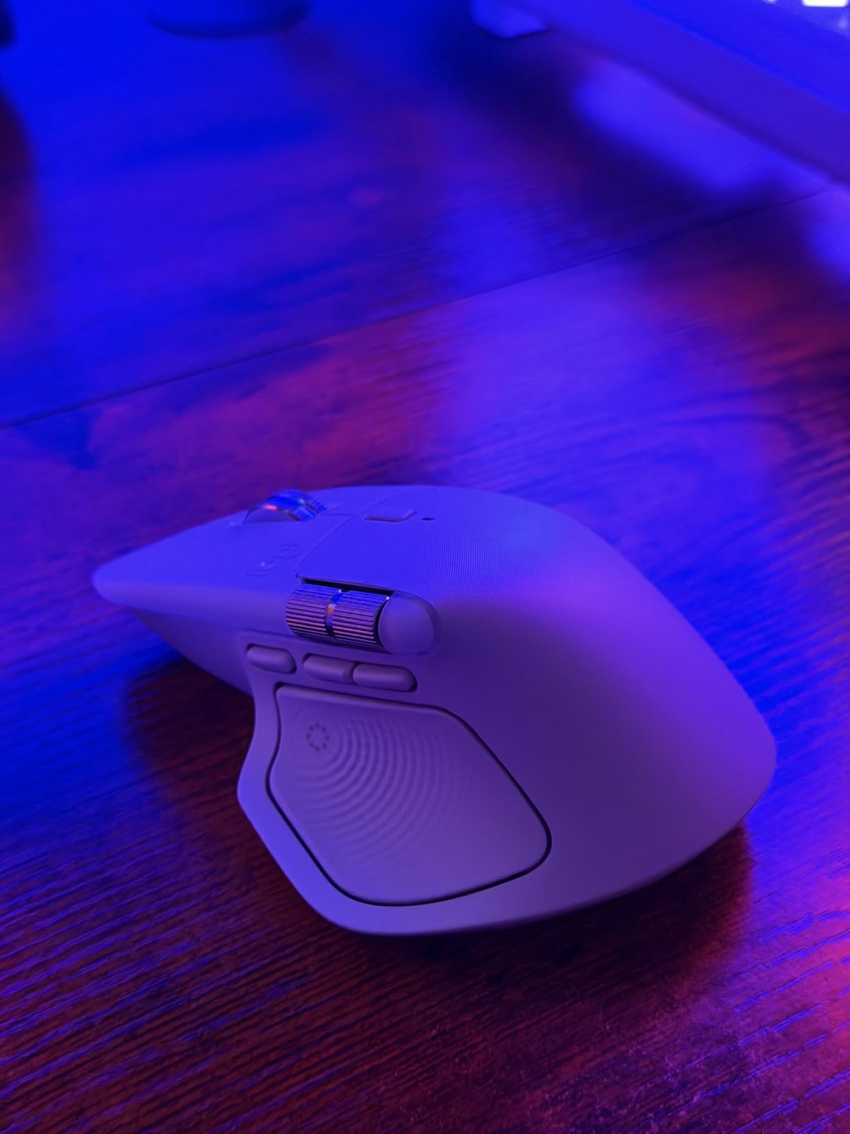 Logitech MX Master 4 for Mac, Ergonomic Bluetooth Mouse with Advanced Performance Haptic Feedback, Ultra-Fast Scrolling, USB-C Charging, MacOS, iPadOS, Windows - Space Black - Customer Photo 4