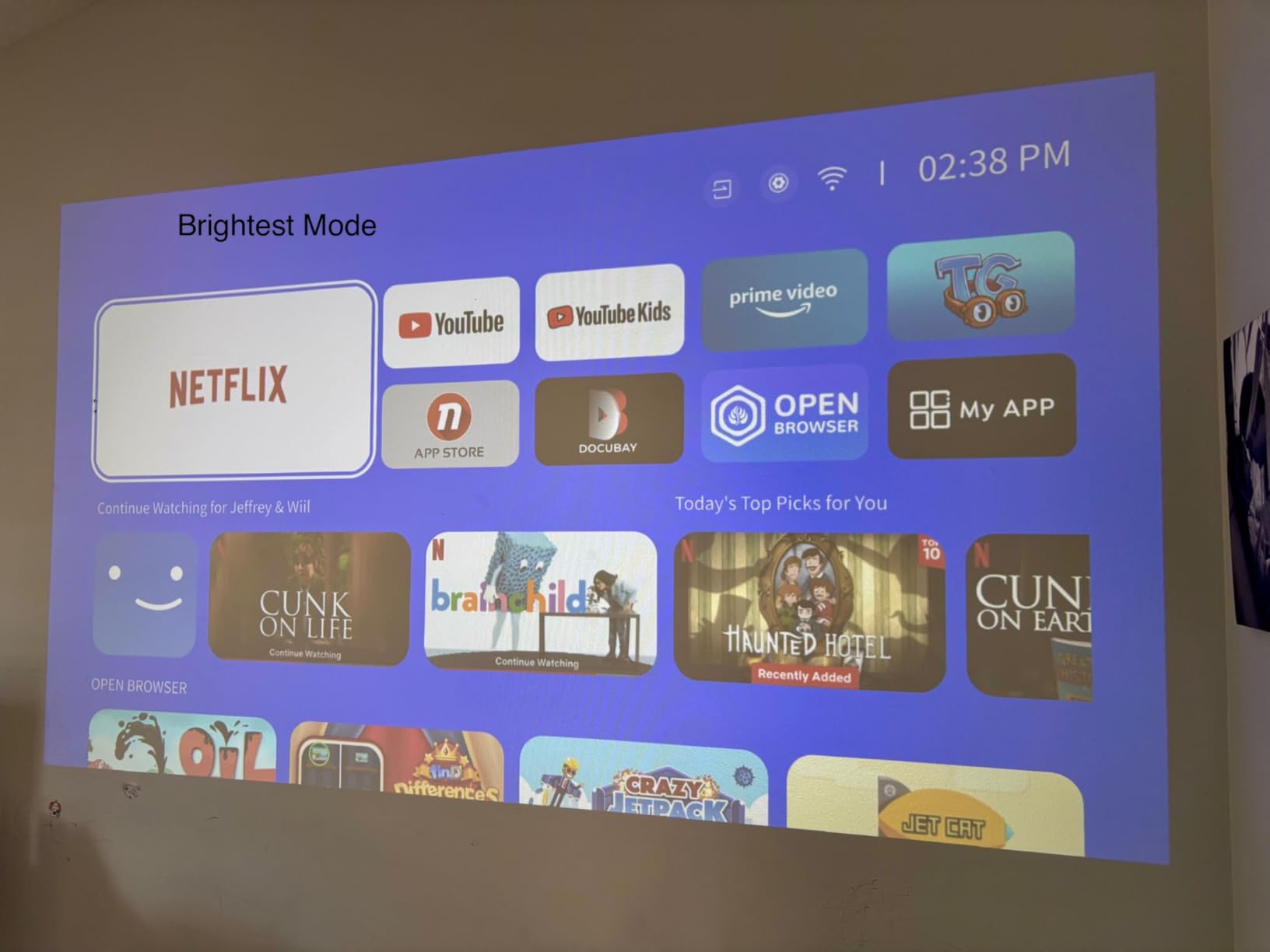 [Built-in Official Apps/4K Support] Smart Outdoor Projector with WiFi and Bluetooth, 800ANSI Movie Projector, DoIby Audio with Dual Speaker, Auto Focus w/ YouTube&PrimeVideo Proyector, Upgrad P62 Pro - Customer Photo 1